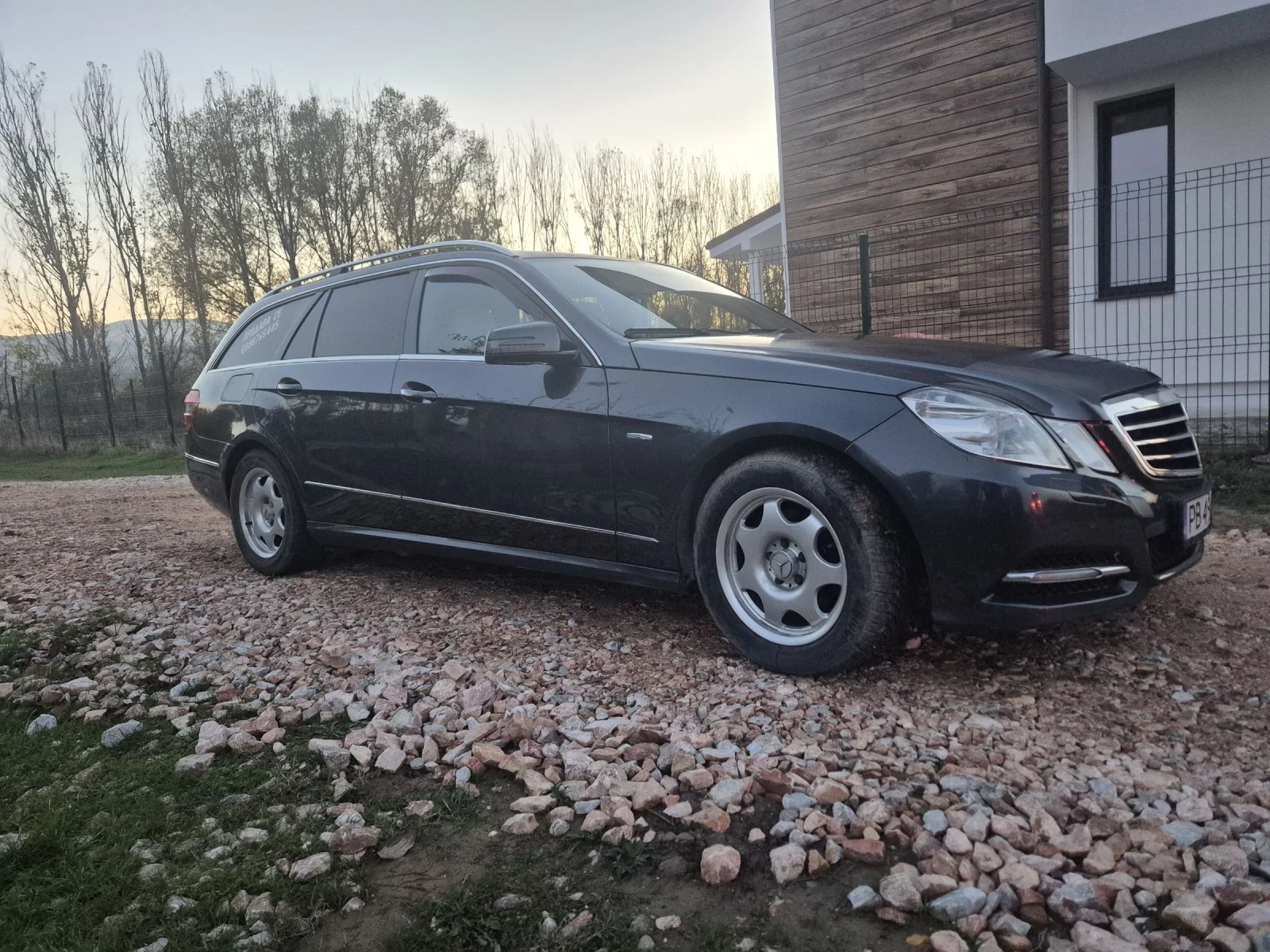 Mercedes-Benz E 220 Двойно турбо... - изображение 3