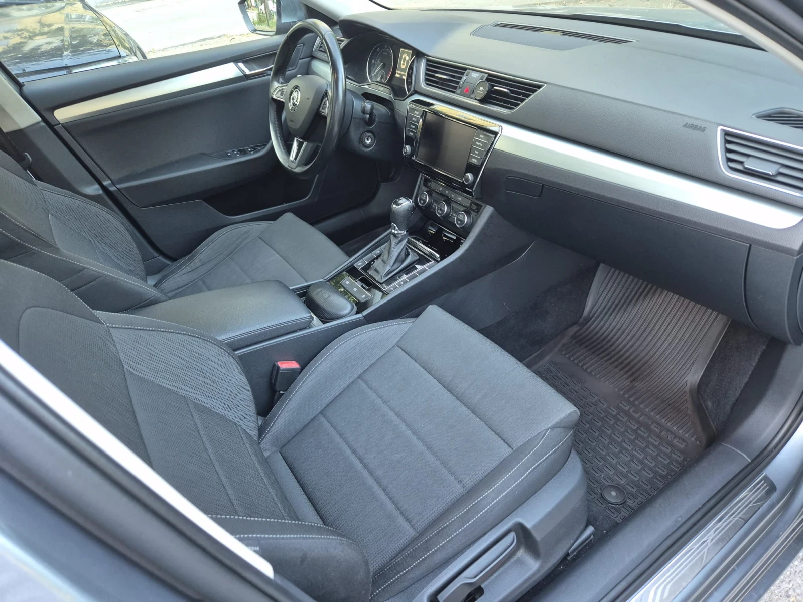 Skoda Superb 2.0 - изображение 7