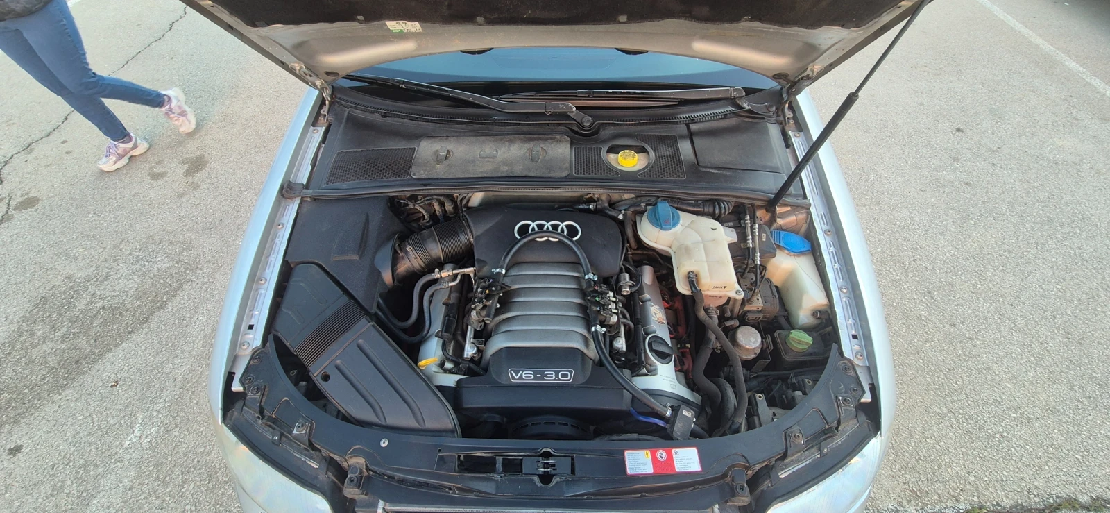 Audi A4 3.0i, снимка 7 - Автомобили и джипове - 54402324