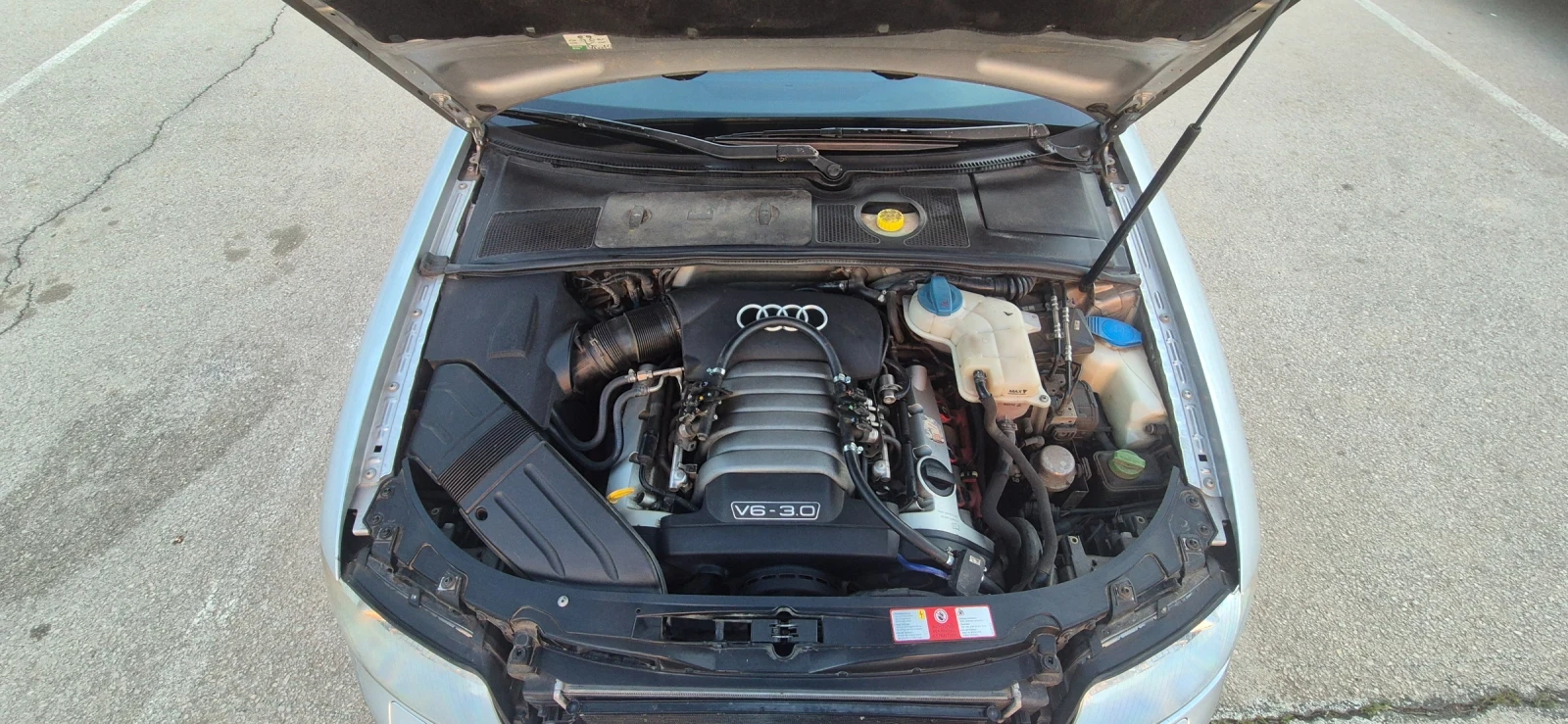 Audi A4 3.0i, снимка 8 - Автомобили и джипове - 54402324