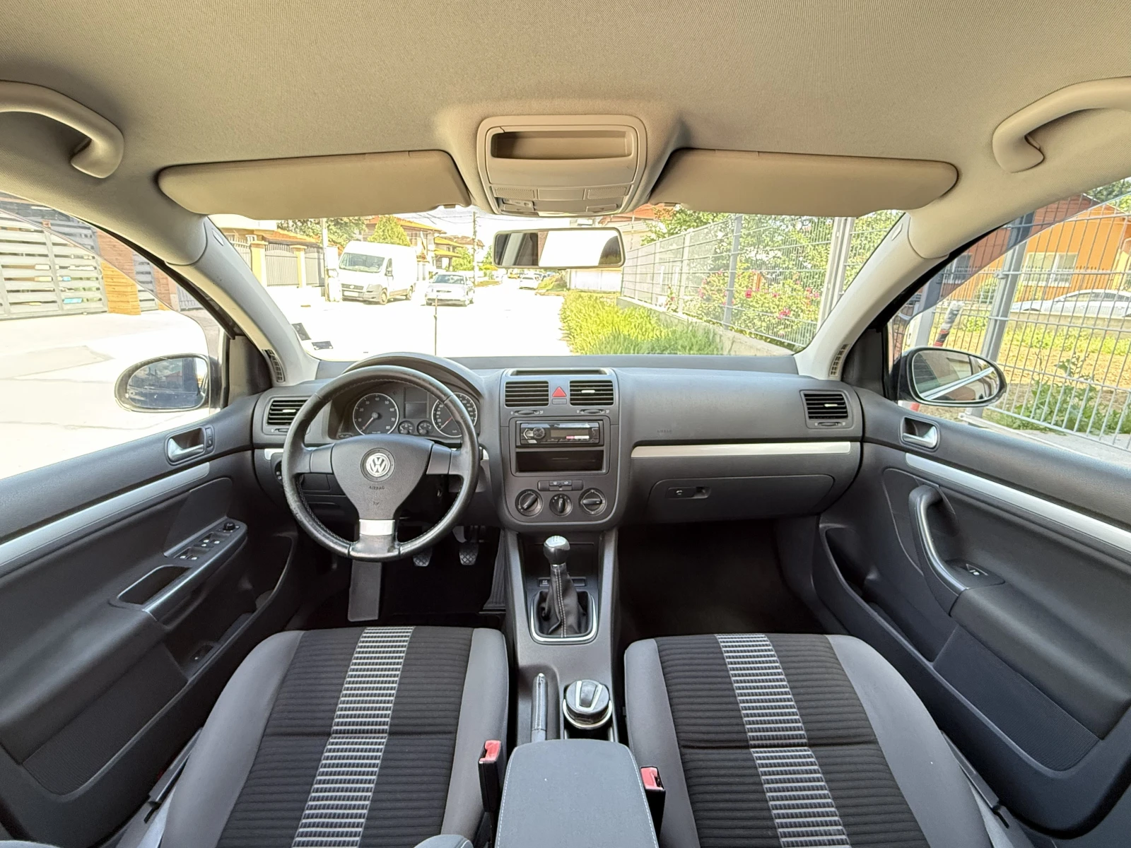 VW Golf 1.6i-ГАЗОВА УРЕДБА!, снимка 11 - Автомобили и джипове - 54771202