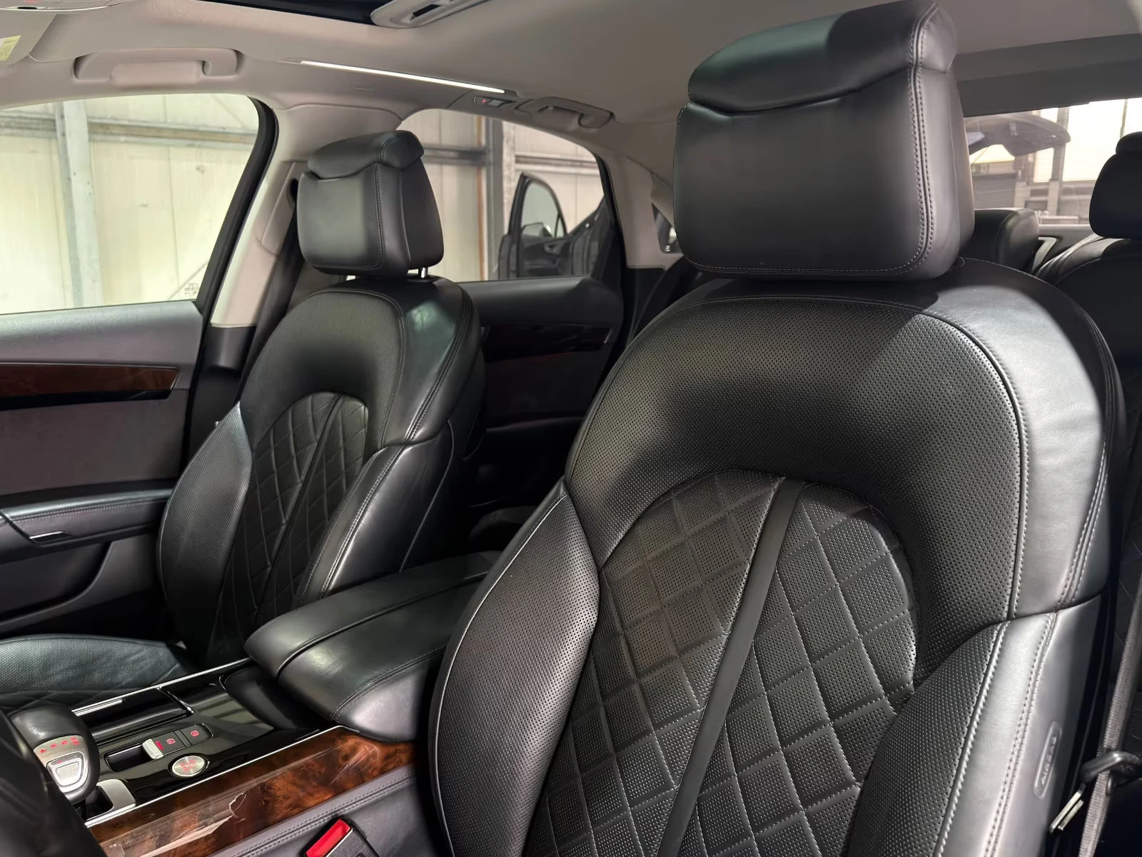 Audi A8 3.0TDI/262HP/MASSAGE/BOSE/MATRIX/AHK/MEMO/HUD/351q, снимка 7 - Автомобили и джипове - 54701923