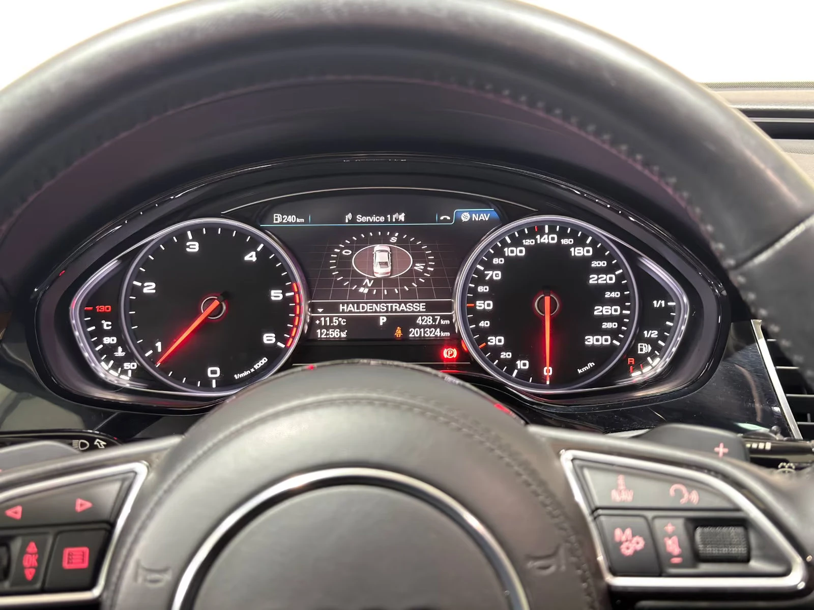 Audi A8 3.0TDI/262HP/MASSAGE/BOSE/MATRIX/AHK/MEMO/HUD/351q, снимка 10 - Автомобили и джипове - 54701923