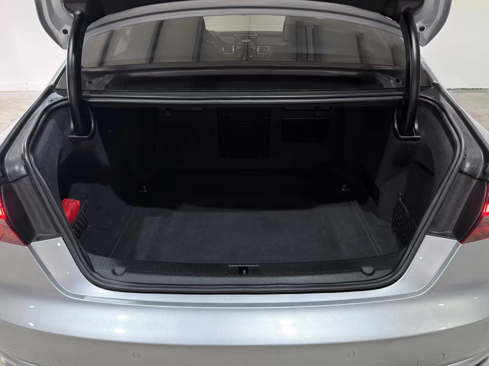 Audi A8 3.0TDI/262HP/MASSAGE/BOSE/MATRIX/AHK/MEMO/HUD/351q, снимка 15 - Автомобили и джипове - 54701923