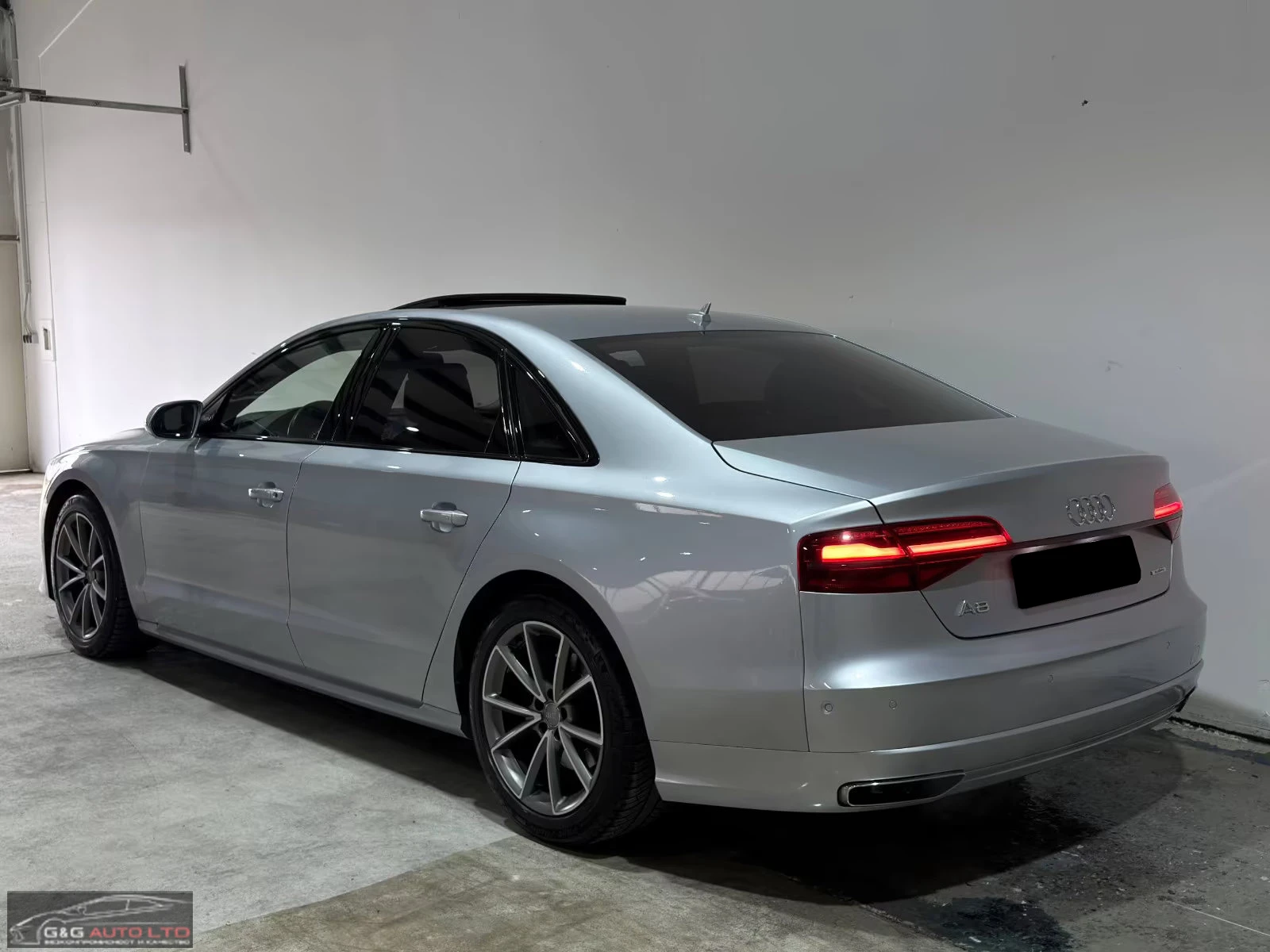 Audi A8 3.0TDI/262HP/MASSAGE/BOSE/MATRIX/AHK/MEMO/HUD/351q, снимка 4 - Автомобили и джипове - 54701923