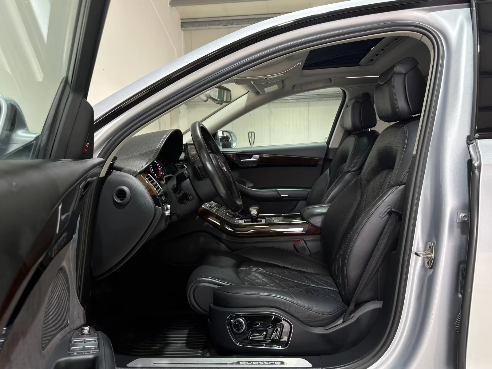 Audi A8 3.0TDI/262HP/MASSAGE/BOSE/MATRIX/AHK/MEMO/HUD/351q, снимка 6 - Автомобили и джипове - 54701923