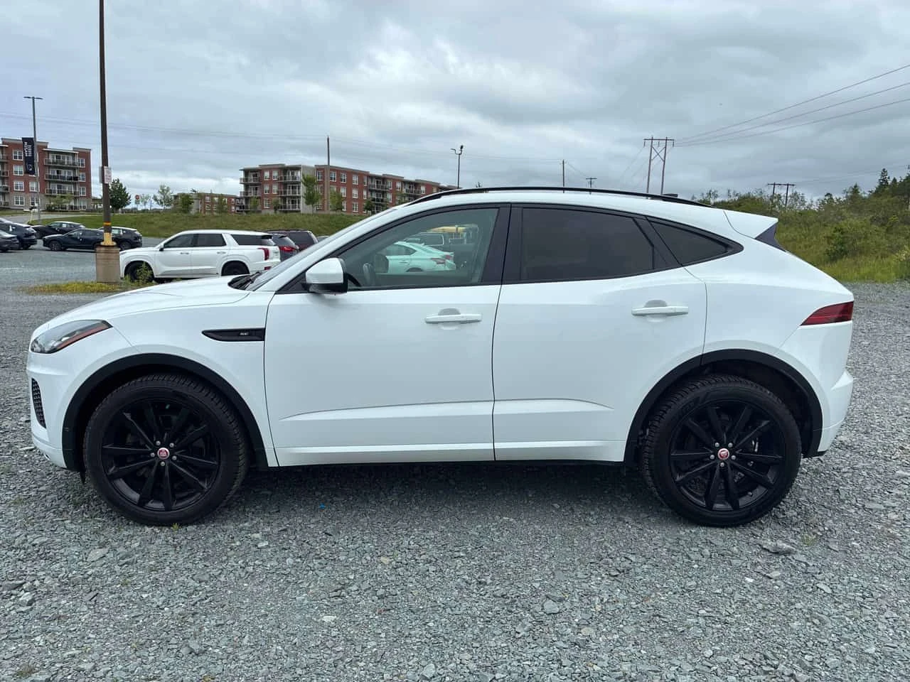 Jaguar E-pace SE R-DYNAMIC| PANO| ПОДГРЕВИ| KEYLESS| , снимка 2 - Автомобили и джипове - 55259887