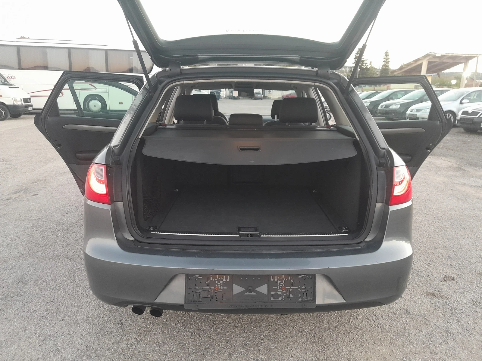 Seat Exeo 2.0 TDI 120 PS, снимка 14 - Автомобили и джипове - 55944568
