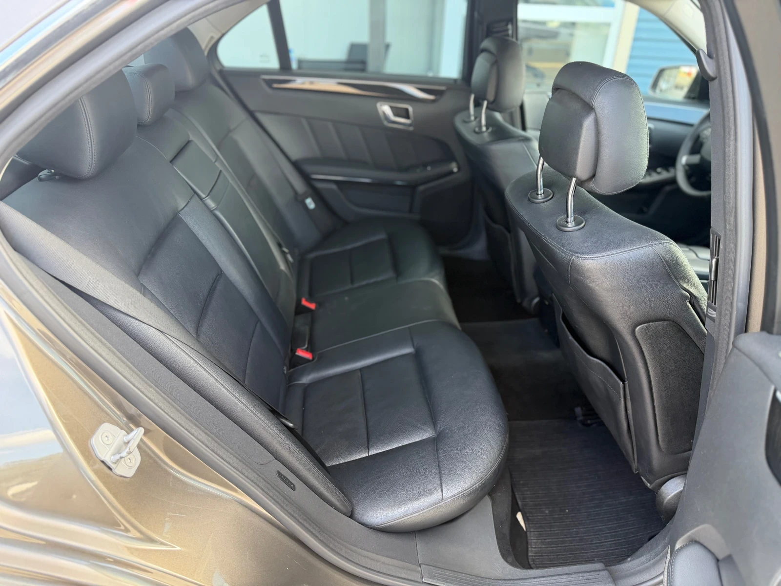 Mercedes-Benz E 350, снимка 12 - Автомобили и джипове - 56200402