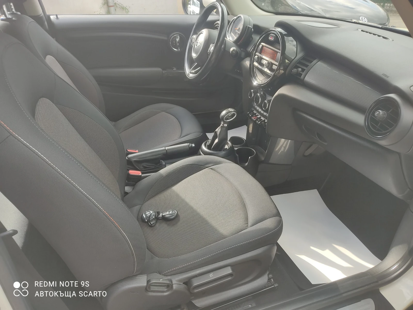 Mini One Бензин, автоматик, 2016г., снимка 8 - Автомобили и джипове - 56216432