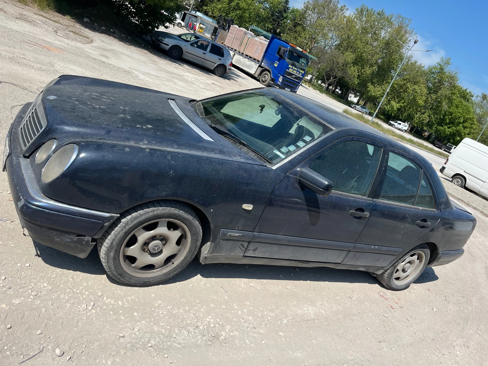 Mercedes-Benz E 220, снимка 4 - Автомобили и джипове - 56463721