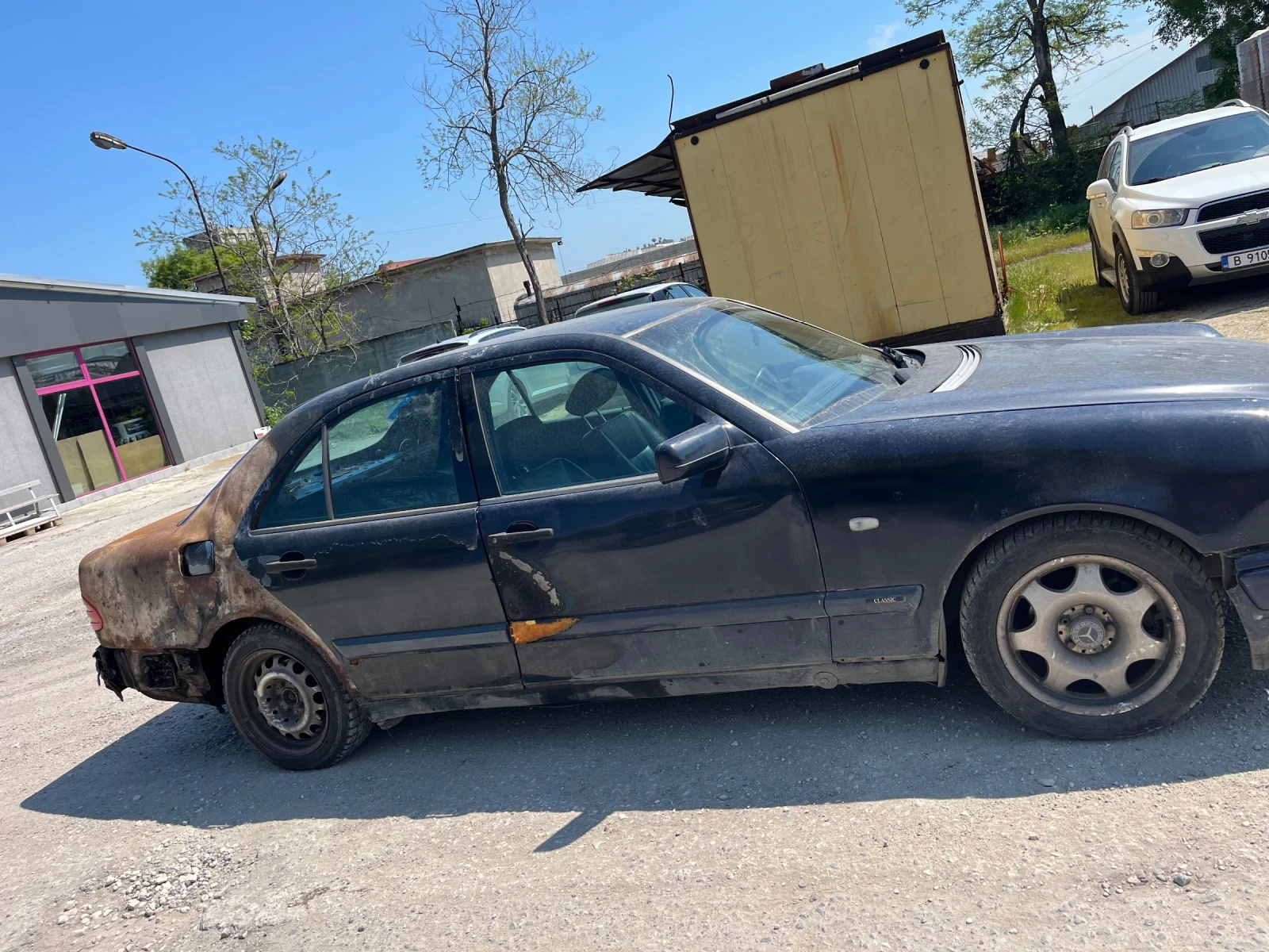 Mercedes-Benz E 220, снимка 2 - Автомобили и джипове - 56463721
