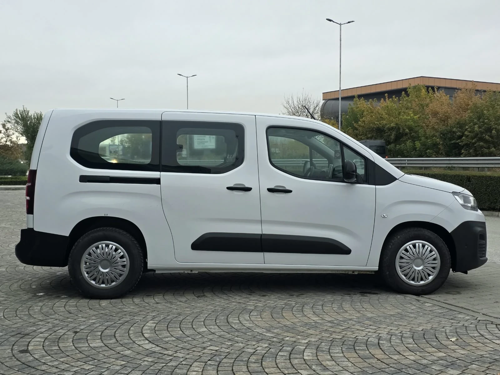 Citroen Berlingo XL, снимка 5 - Автомобили и джипове - 56691372