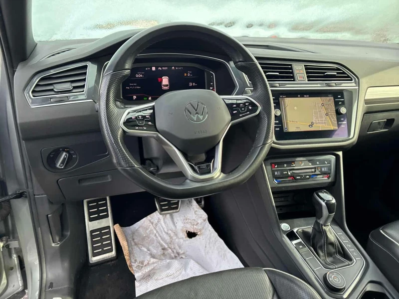 VW Tiguan  Highline R Line/Панорама/Подгрев/Кейлес/Клип, снимка 11 - Автомобили и джипове - 53539231