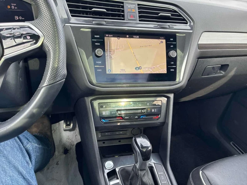 VW Tiguan  Highline R Line/Панорама/Подгрев/Кейлес/Клип, снимка 7 - Автомобили и джипове - 53539231