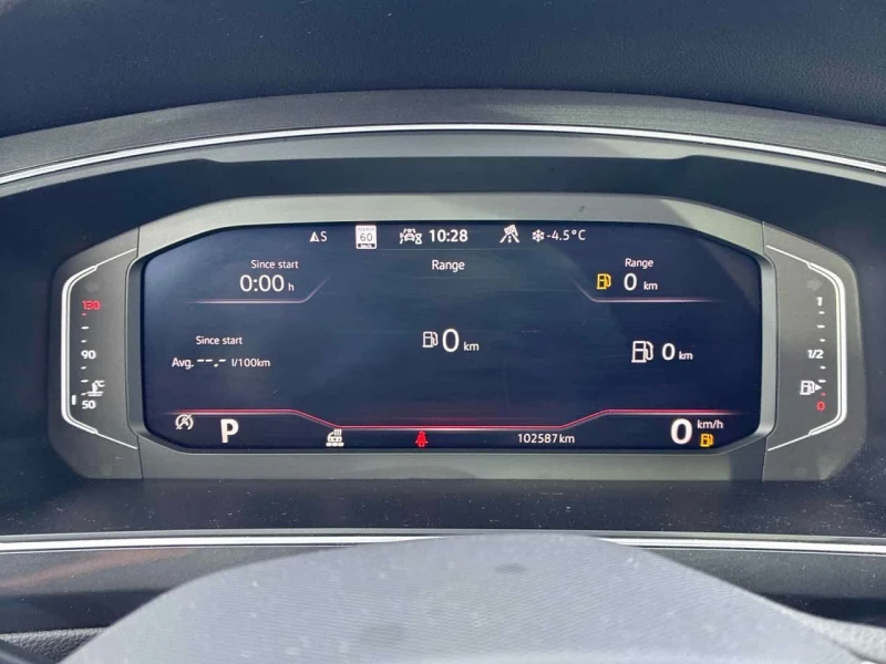 VW Tiguan  Highline R Line/Панорама/Подгрев/Кейлес/Клип, снимка 8 - Автомобили и джипове - 53539231