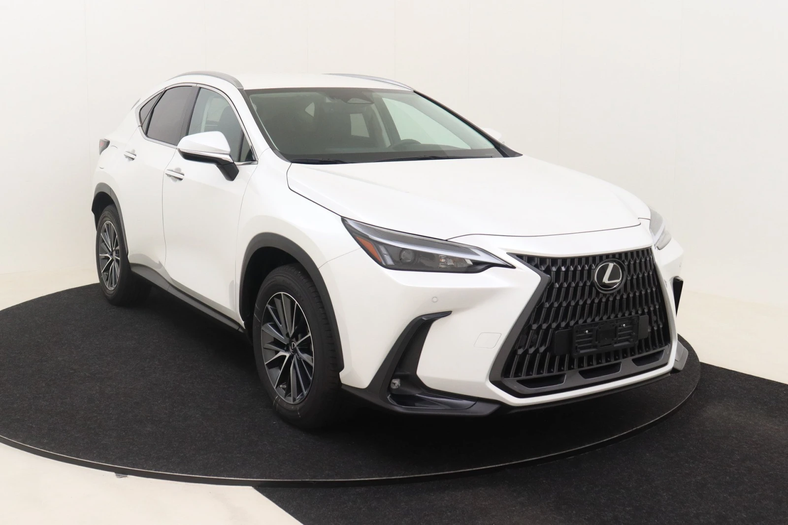 Lexus NX 450 h - изображение 2