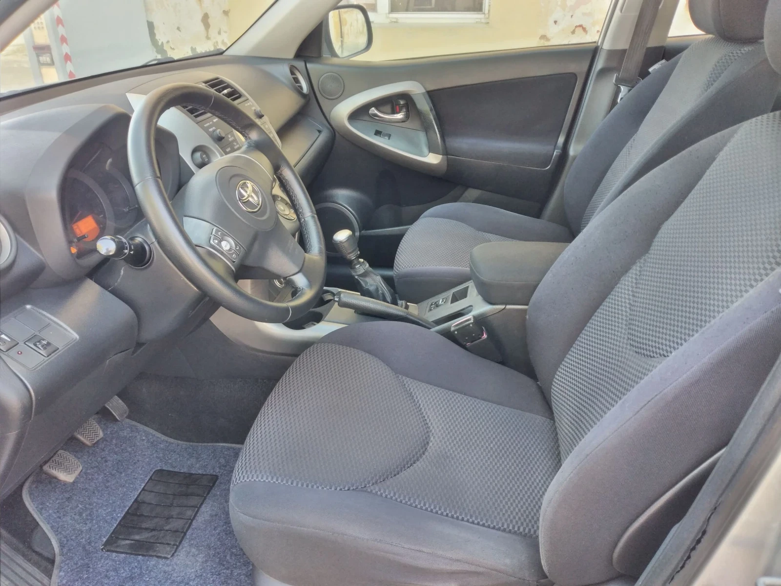 Toyota Rav4 2.2 D4D 136 k.c. - изображение 5