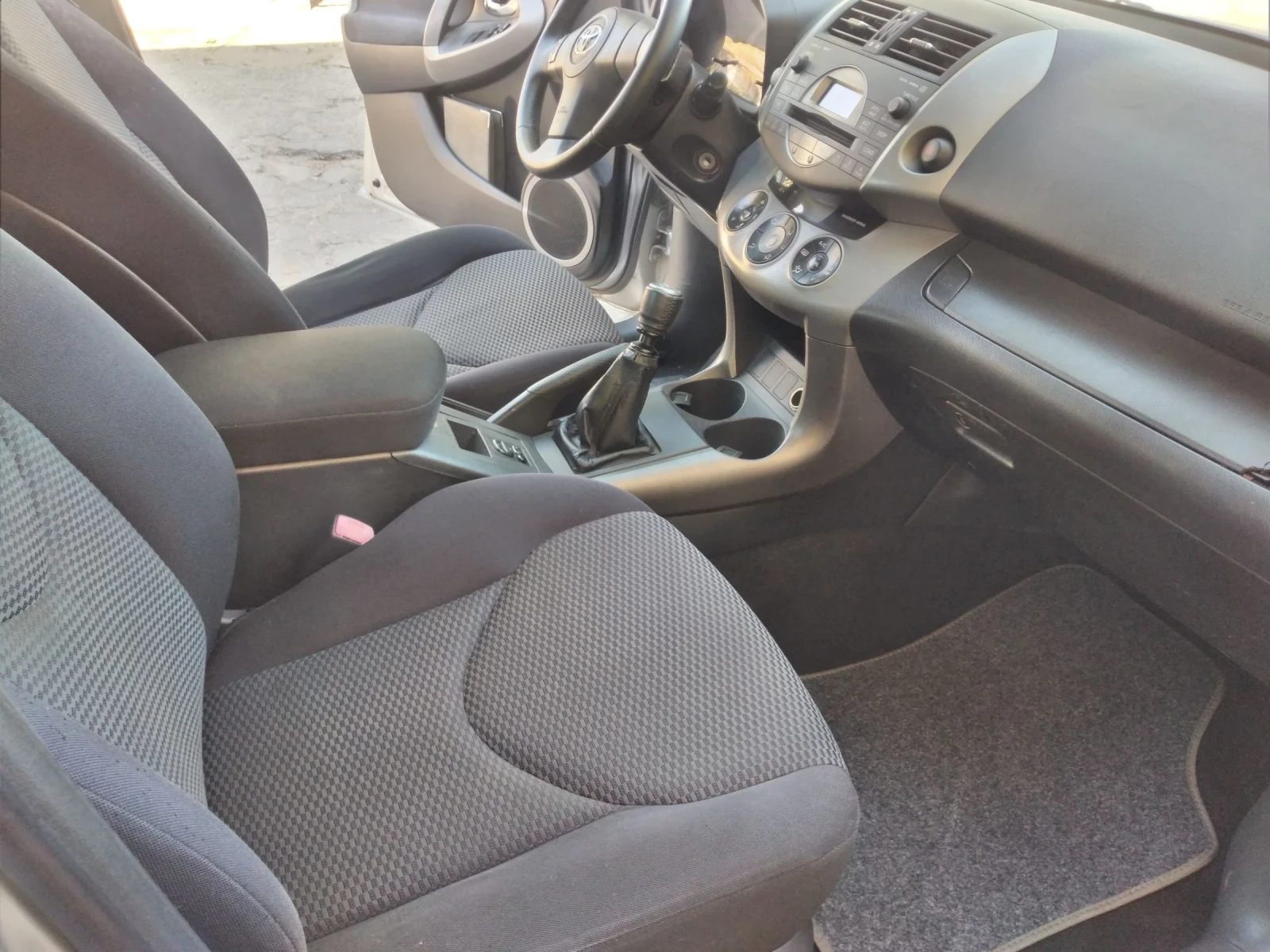 Toyota Rav4 2.2 D4D 136 k.c. - изображение 9
