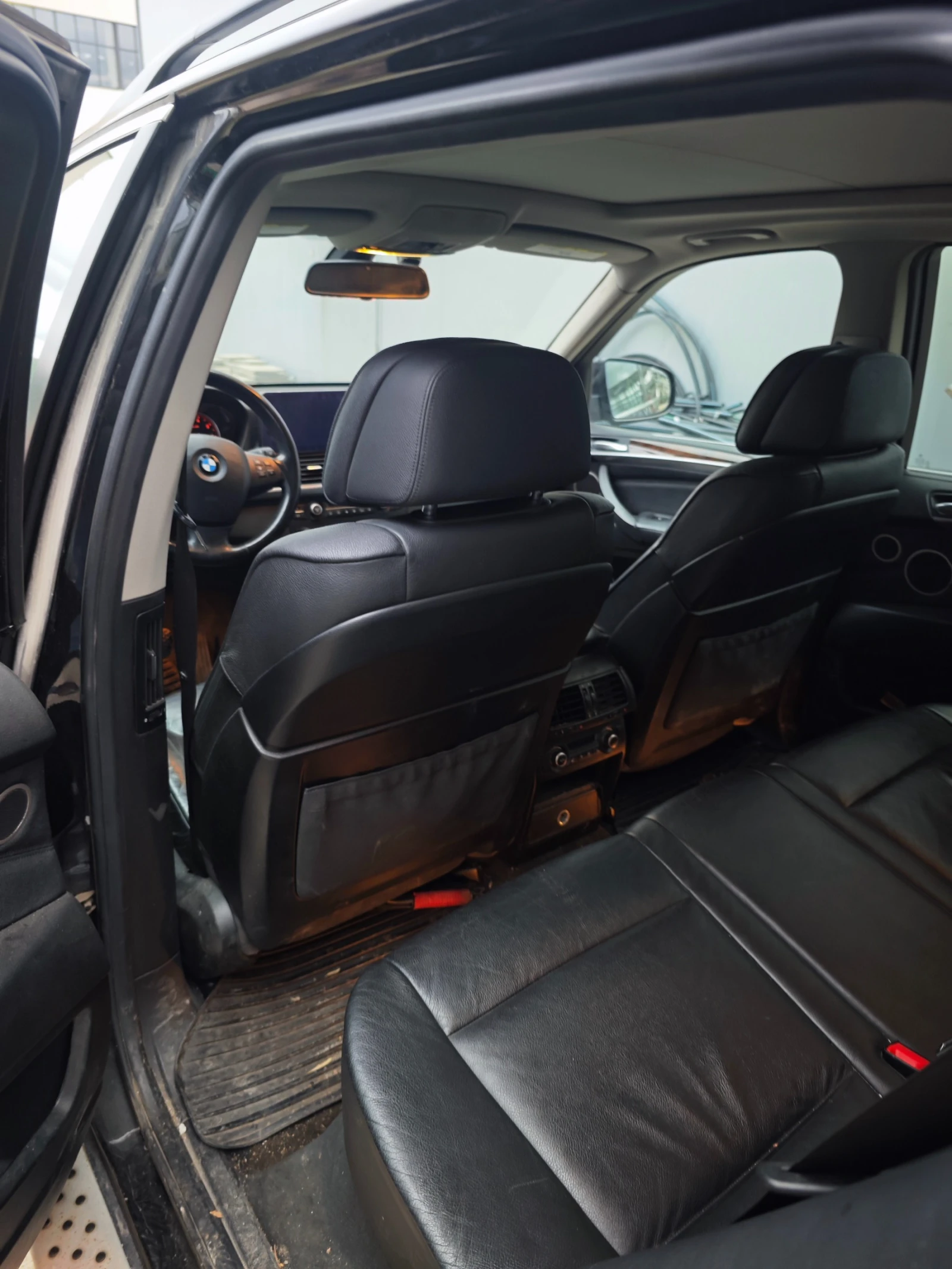 BMW X5 4.8 - изображение 8