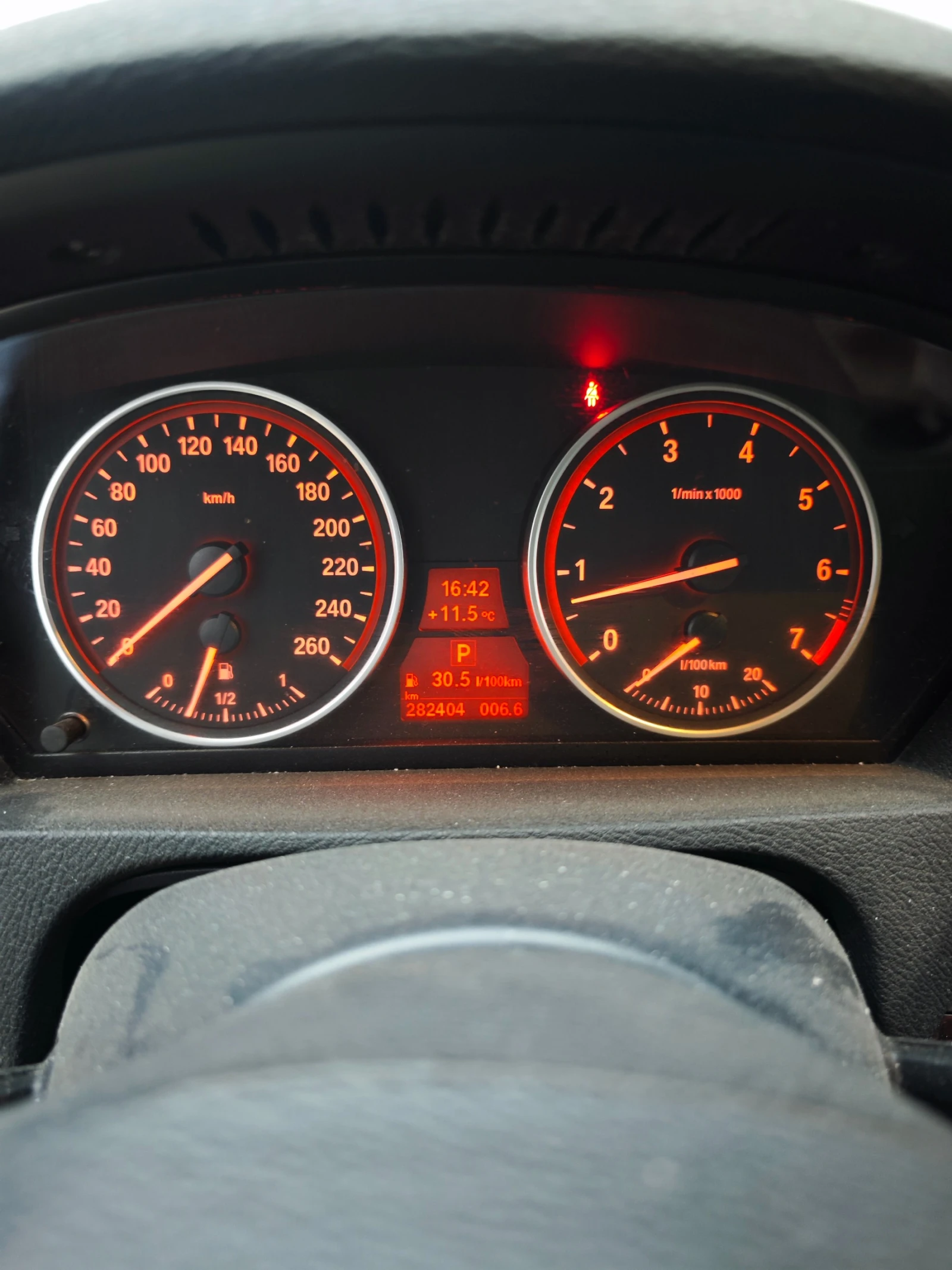 BMW X5 4.8 - изображение 10