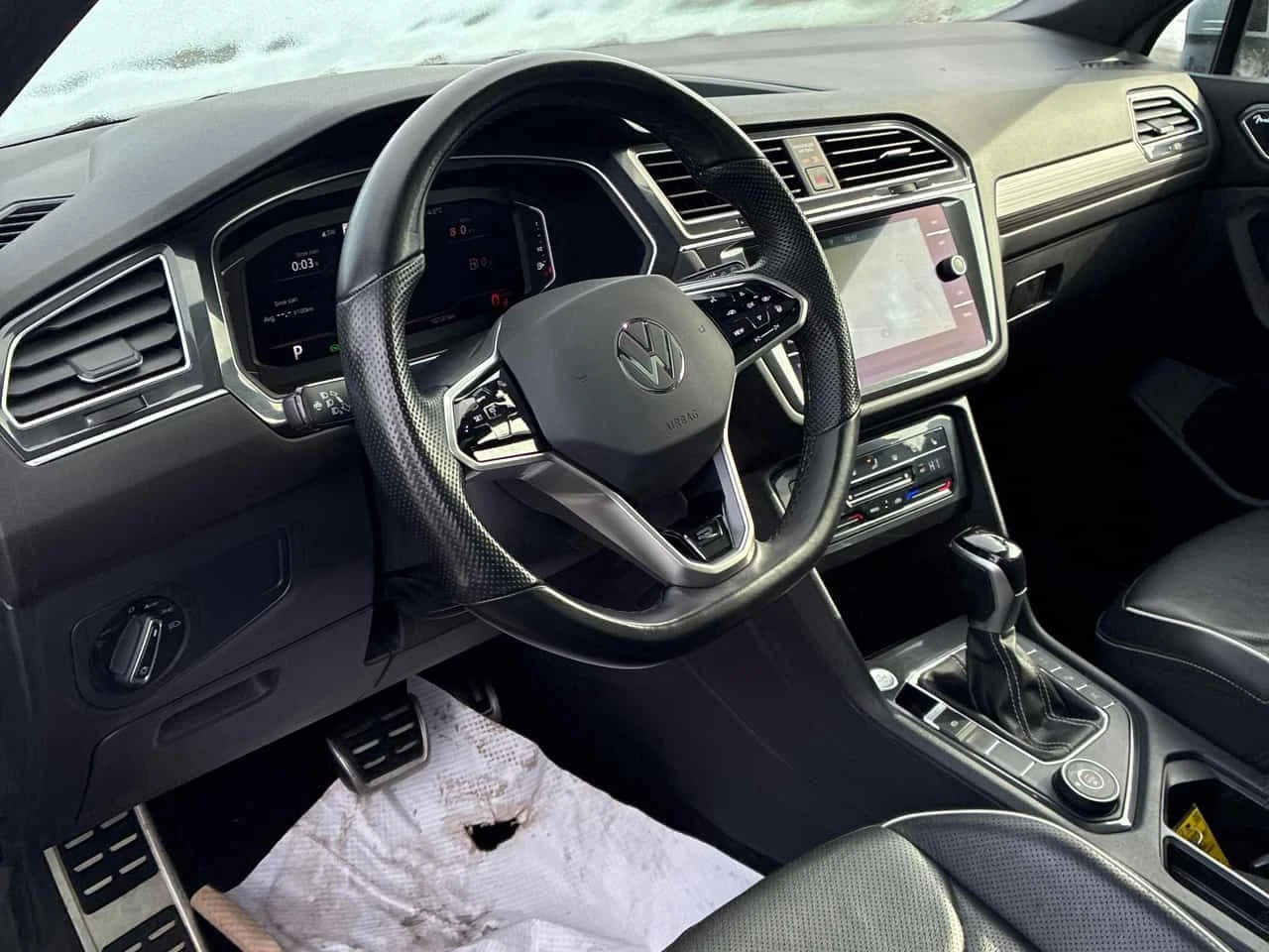 VW Tiguan  Highline R Line/Панорама/Подгрев/Кейлес/Клип - изображение 6