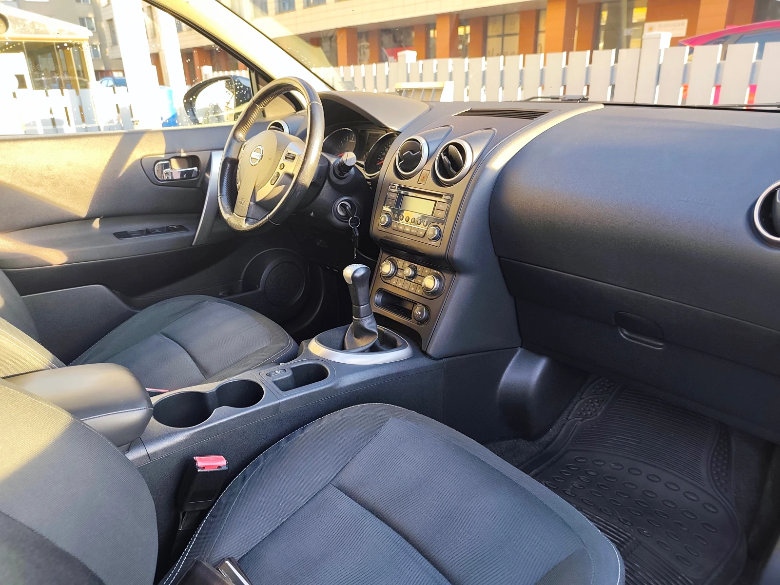 Nissan Qashqai, снимка 9 - Автомобили и джипове - 54314446