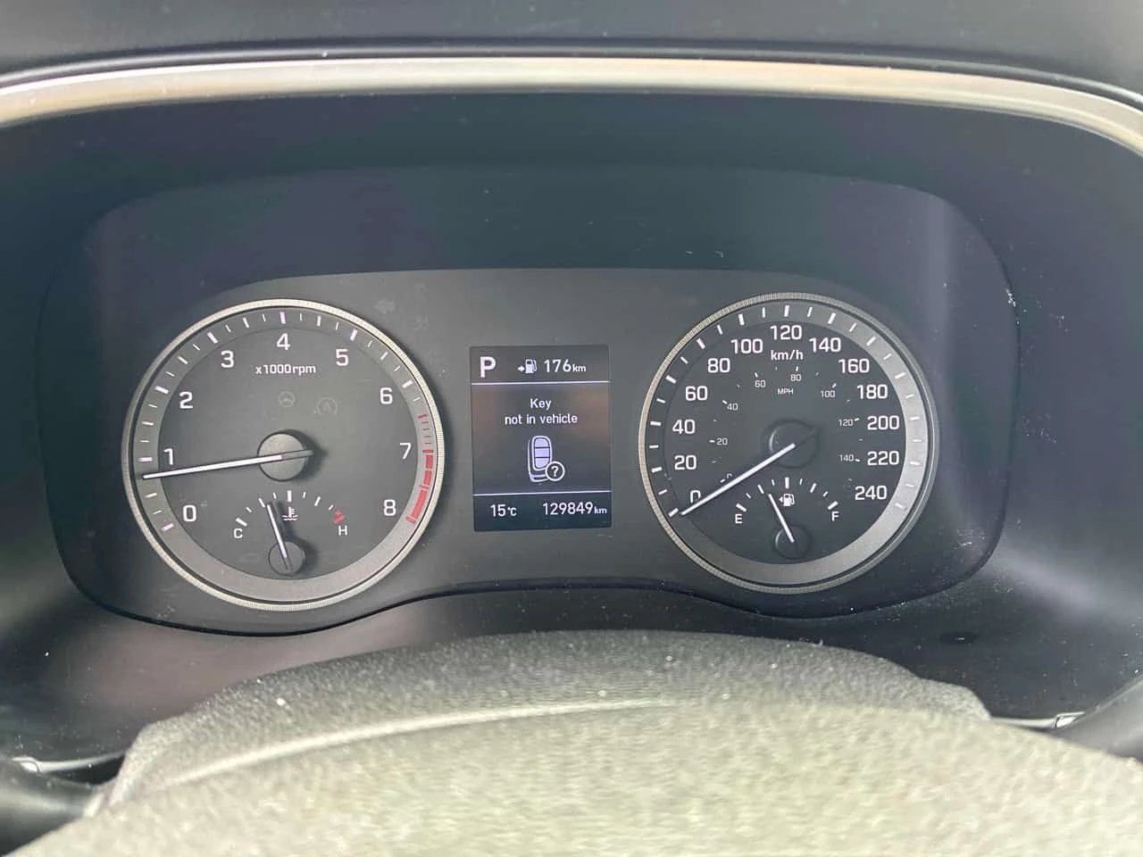 Hyundai Tucson | Preferred | ПОДГРЕВ | CARFAX | + ГУМИ ДЖАНТИ | , снимка 8 - Автомобили и джипове - 54543450
