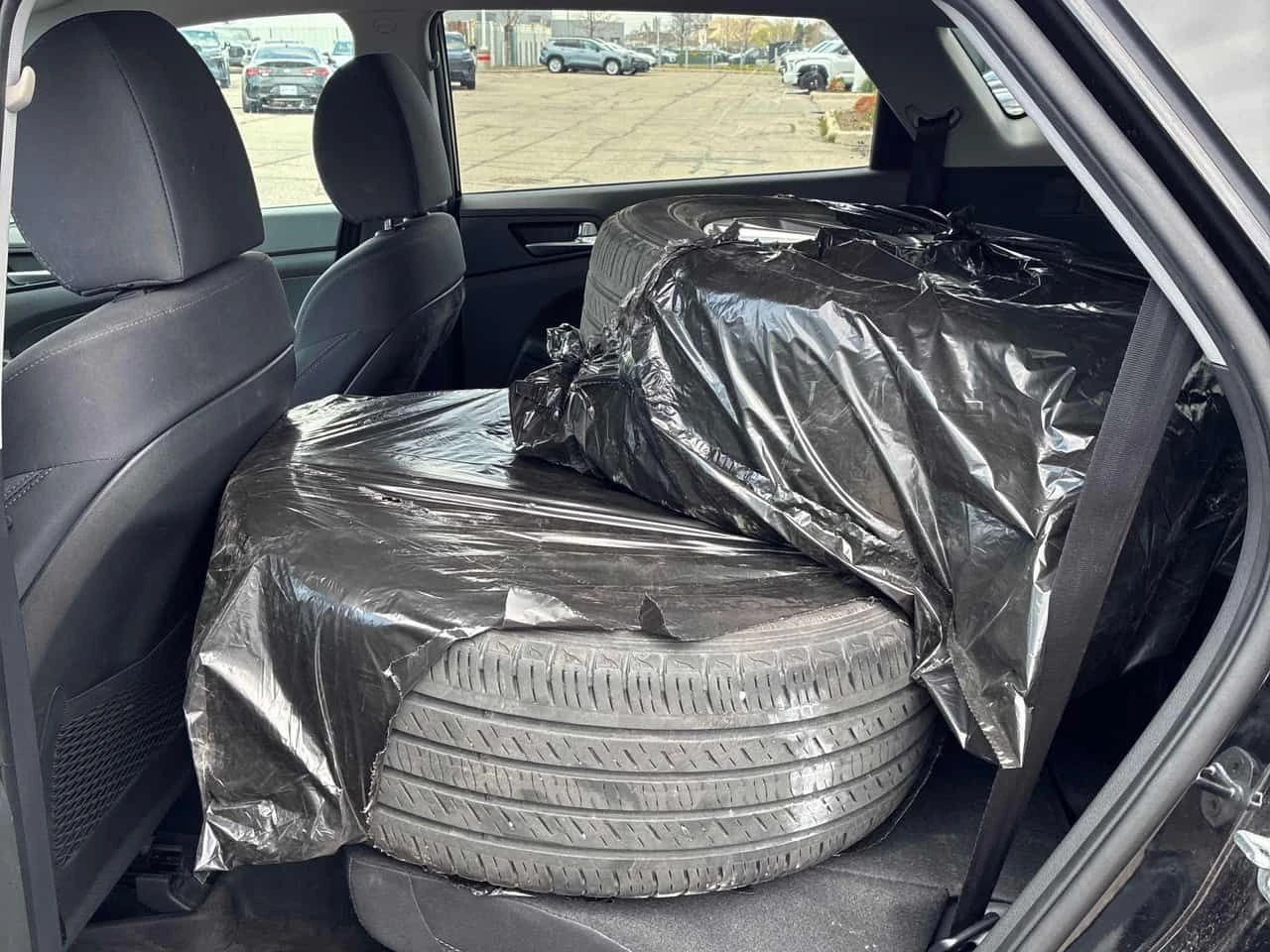 Hyundai Tucson | Preferred | ПОДГРЕВ | CARFAX | + ГУМИ ДЖАНТИ | , снимка 11 - Автомобили и джипове - 54543450