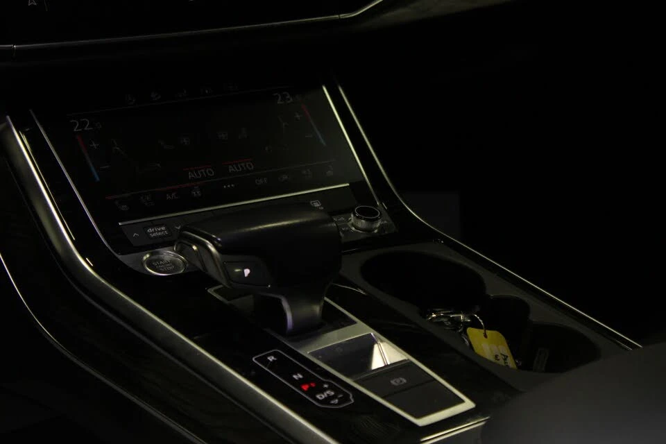 Audi Q8 quattro Progressiv 55 TFSI S Line Black Optic , снимка 14 - Автомобили и джипове - 54692395