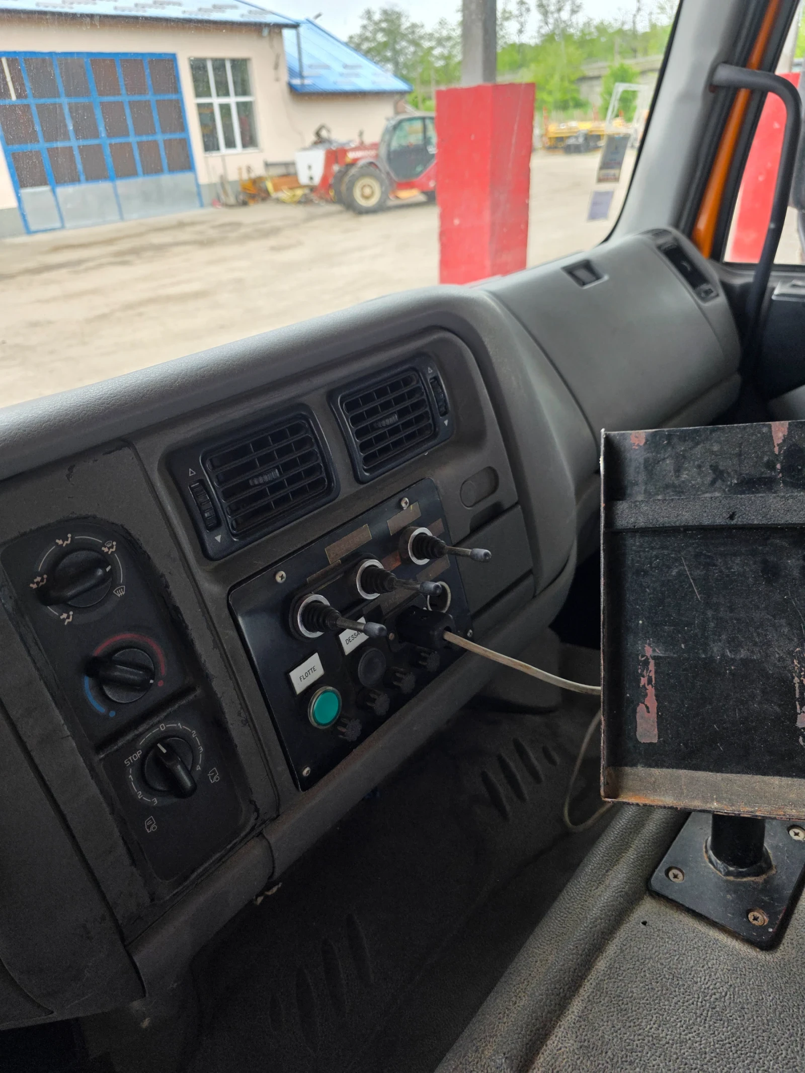 Renault Kerax Самосвал снегорин 6х4 370dci, снимка 10 - Камиони - 54475643