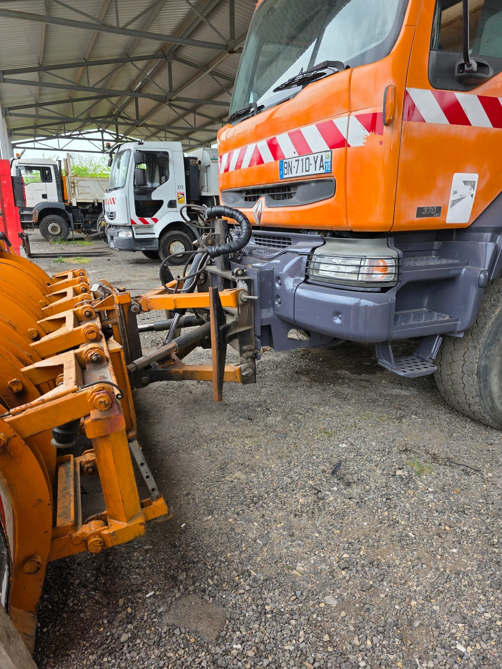 Renault Kerax Самосвал снегорин 6х4 370dci, снимка 7 - Камиони - 54475643