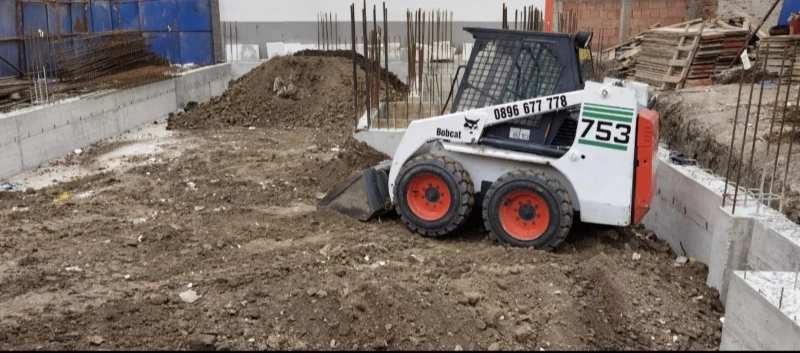 Мини челни товарачи Bobcat 753