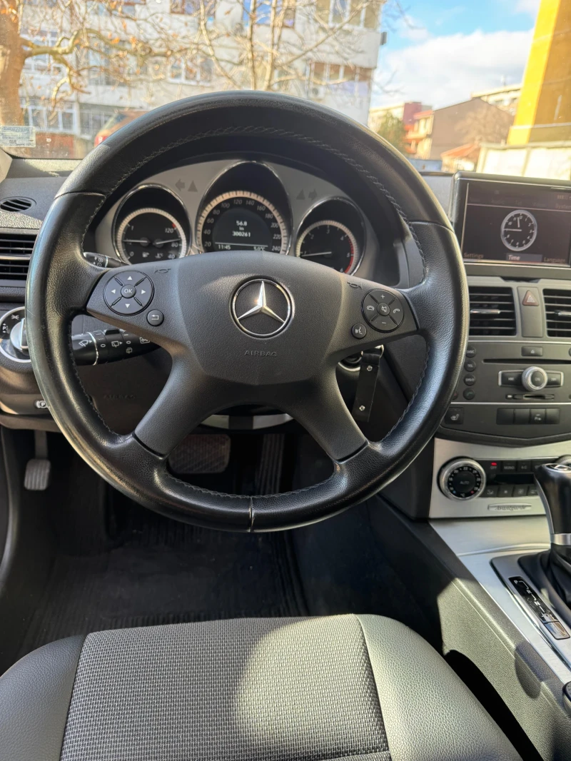 Mercedes-Benz C 220, снимка 11 - Автомобили и джипове - 48336331