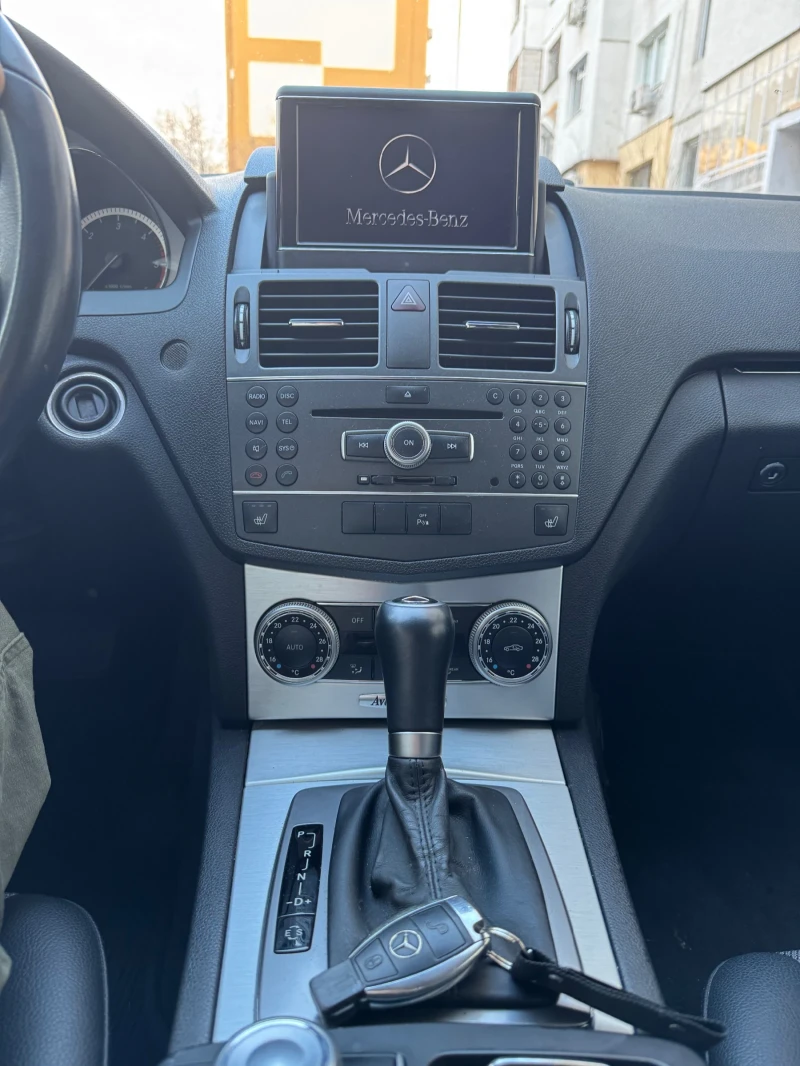 Mercedes-Benz C 220, снимка 10 - Автомобили и джипове - 48336331