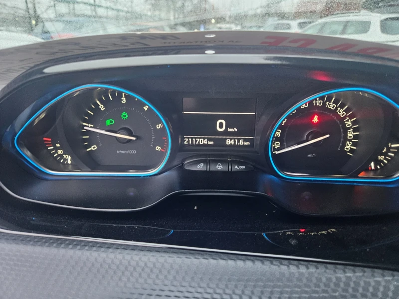 Peugeot 2008 1.6 e-HDI 120  к.с 6 ск., снимка 13 - Автомобили и джипове - 52727333