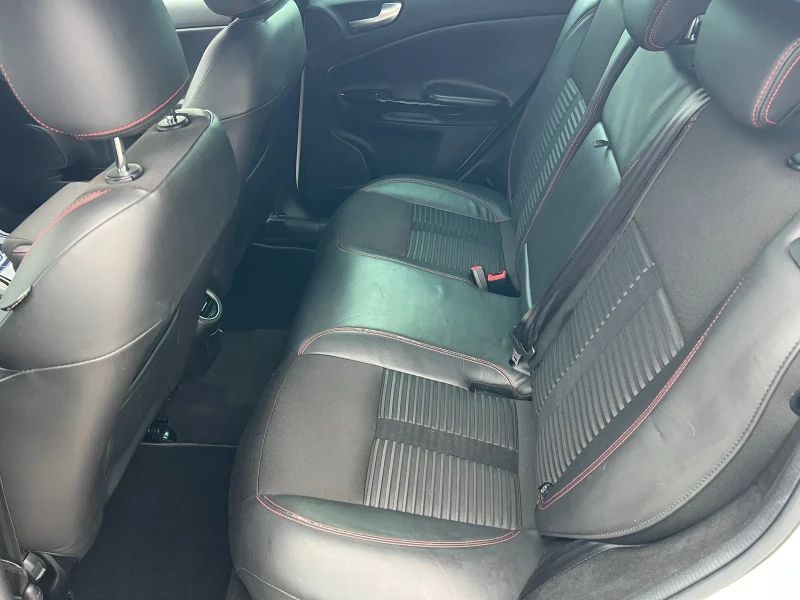 Alfa Romeo Giulietta Quadrifoglio 1.75Т* ШВЕЙЦАРИЯ* КОЖА* НАВИ* , снимка 10 - Автомобили и джипове - 52772842
