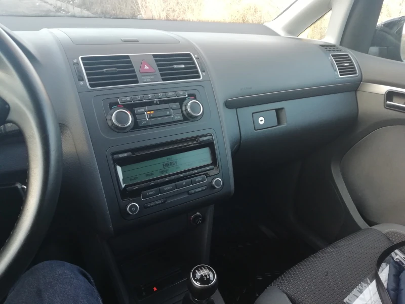 VW Touran, снимка 6 - Автомобили и джипове - 53045671