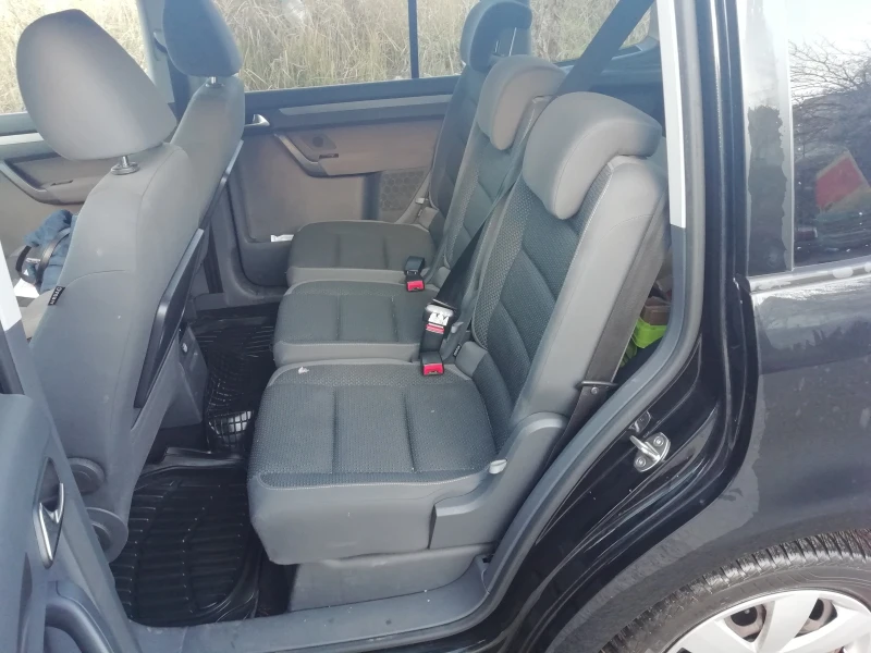 VW Touran, снимка 8 - Автомобили и джипове - 53045671