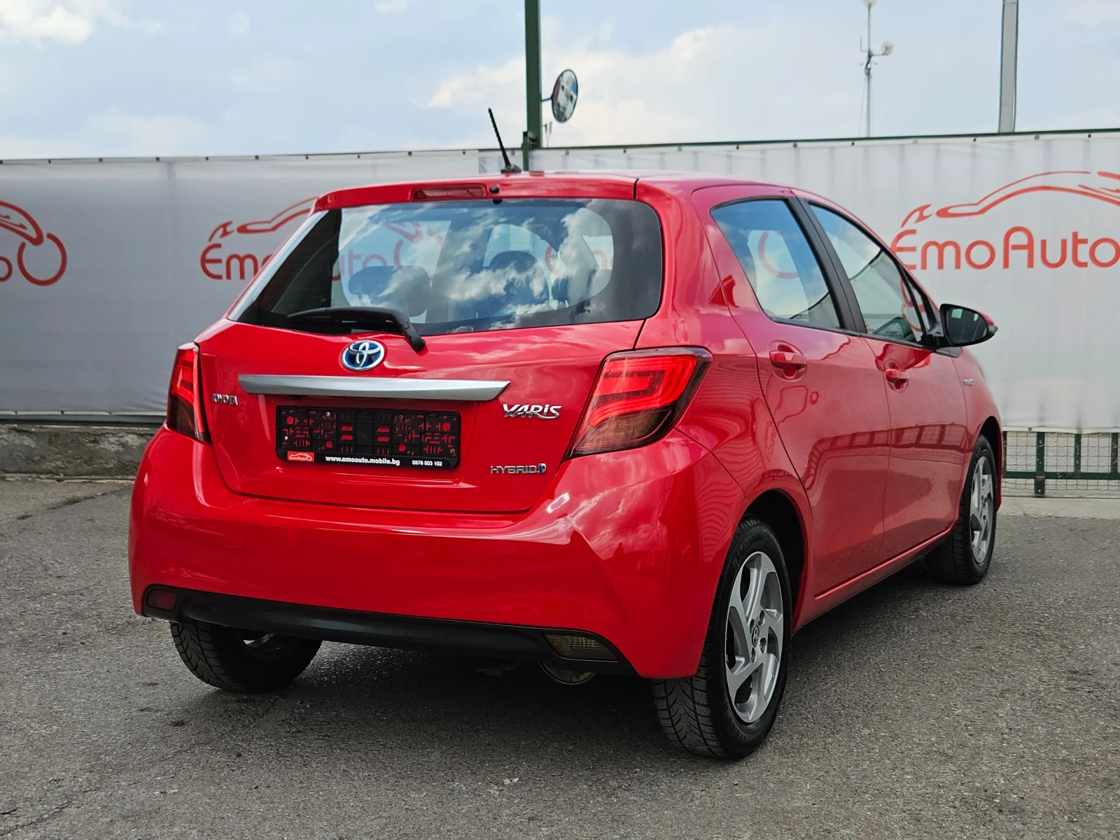 Toyota Yaris 1.5HYBRID/AVTOMAT/LED/NAVI/БЛУТУТ/EURO 6B/ТОП - изображение 3