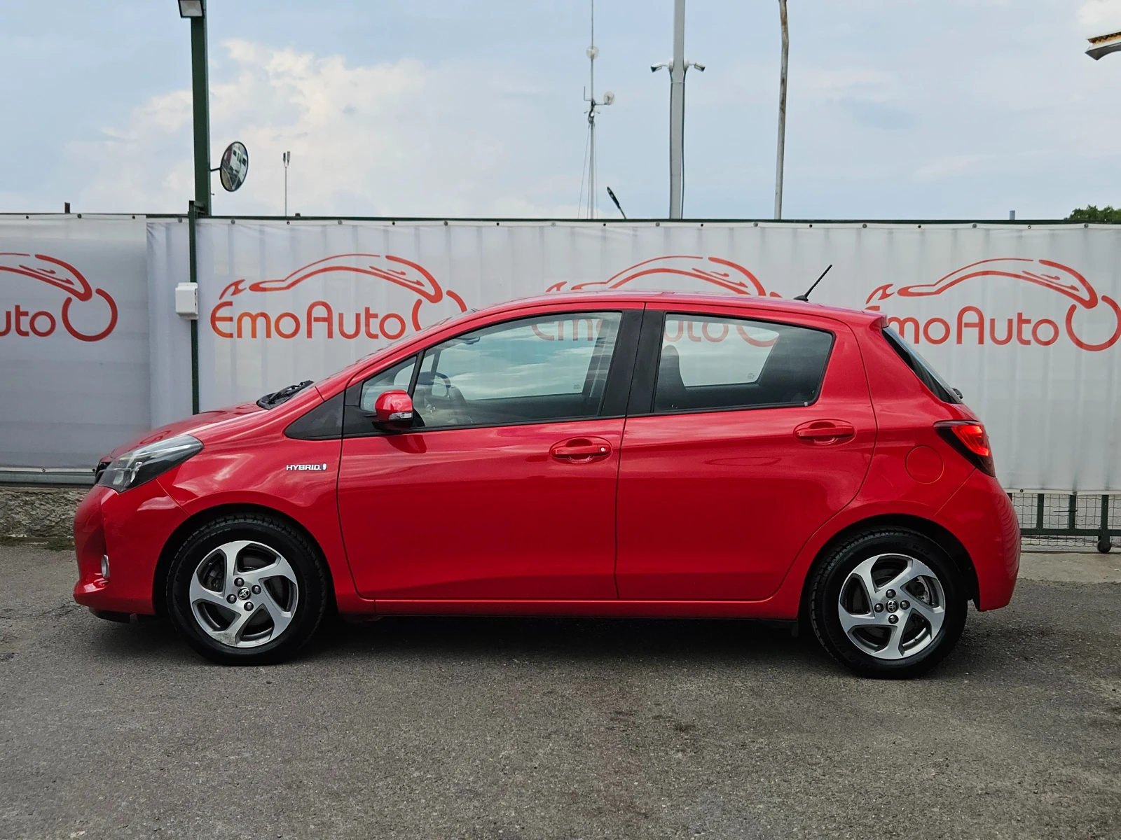 Toyota Yaris 1.5HYBRID/AVTOMAT/LED/NAVI/БЛУТУТ/EURO 6B/ТОП - изображение 6