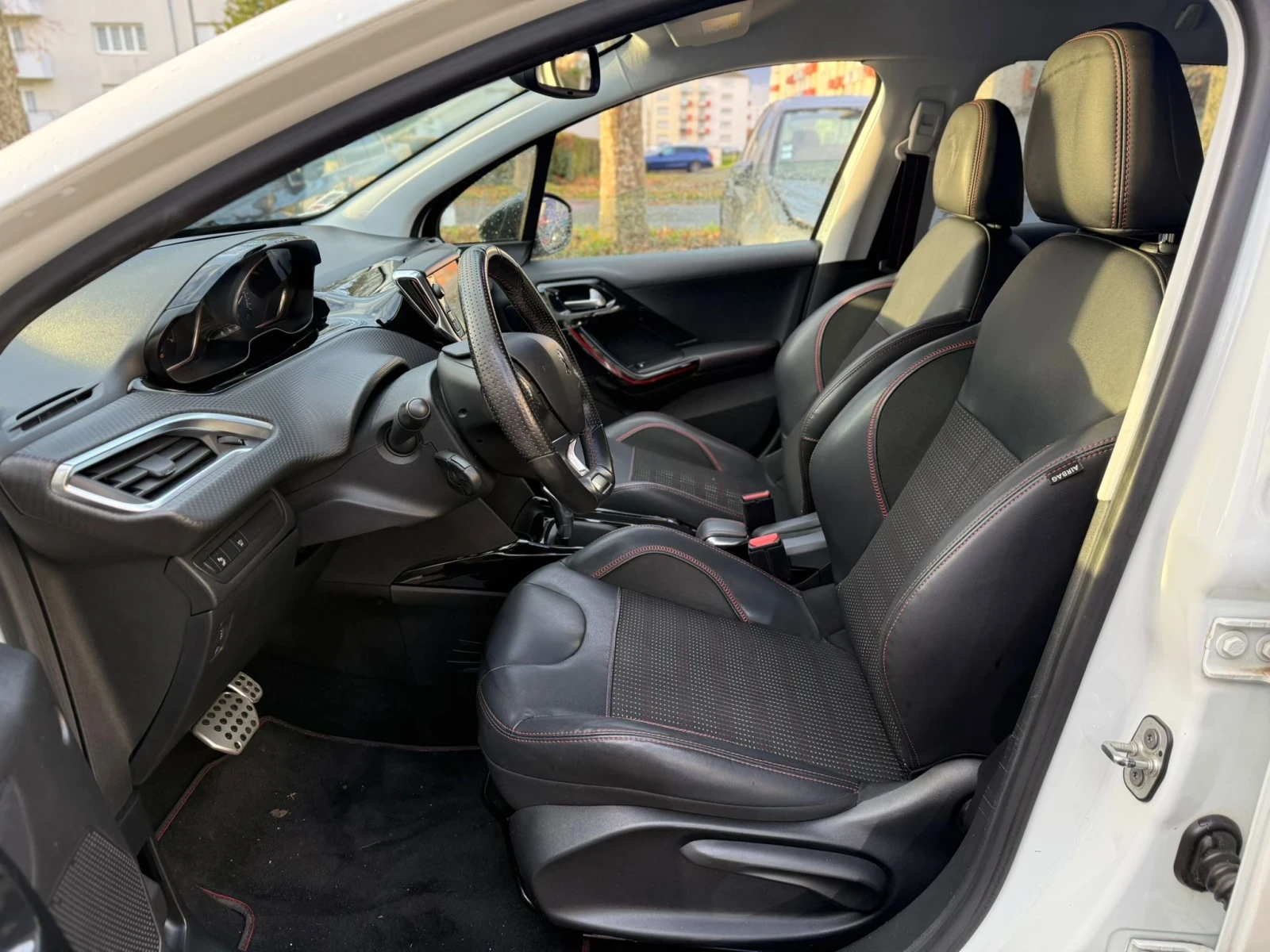 Peugeot 2008 GT Line - изображение 7