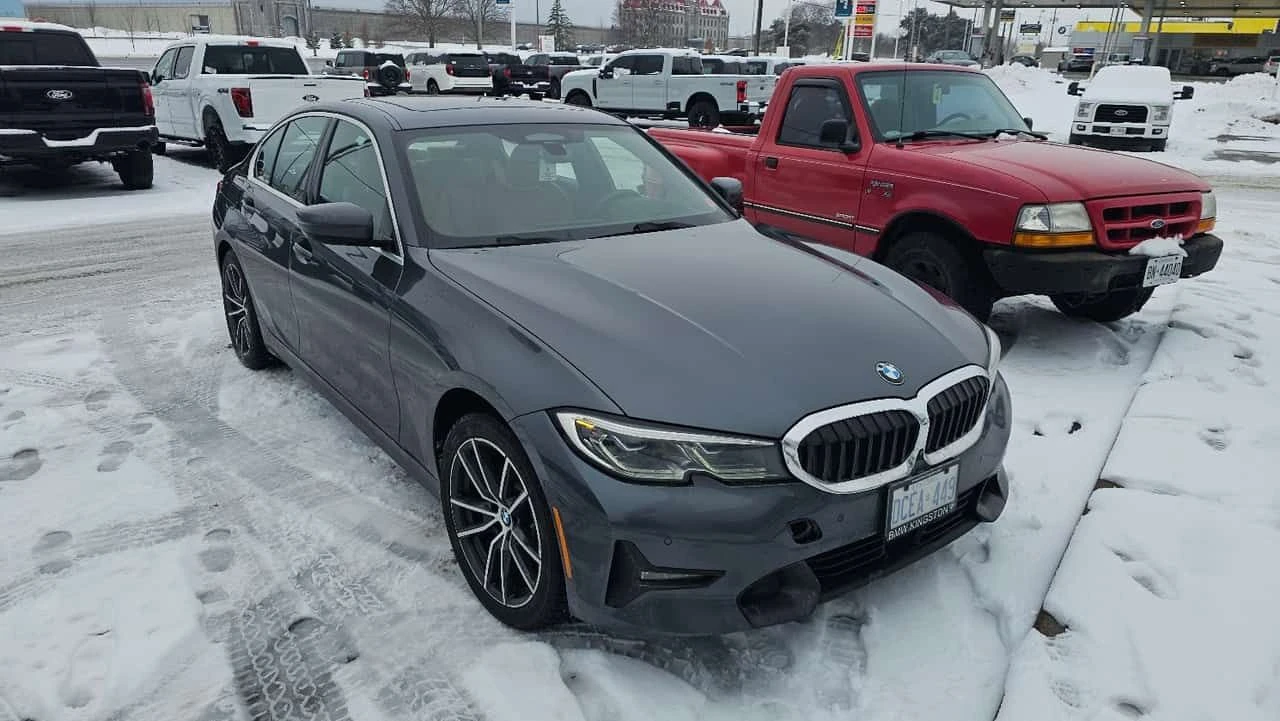 BMW 330 i xDrive/CARFAX/ШИБИДАХ/ПОДГРЕВИ/ДИСТРОНИК/360 CAM, снимка 3 - Автомобили и джипове - 53933722