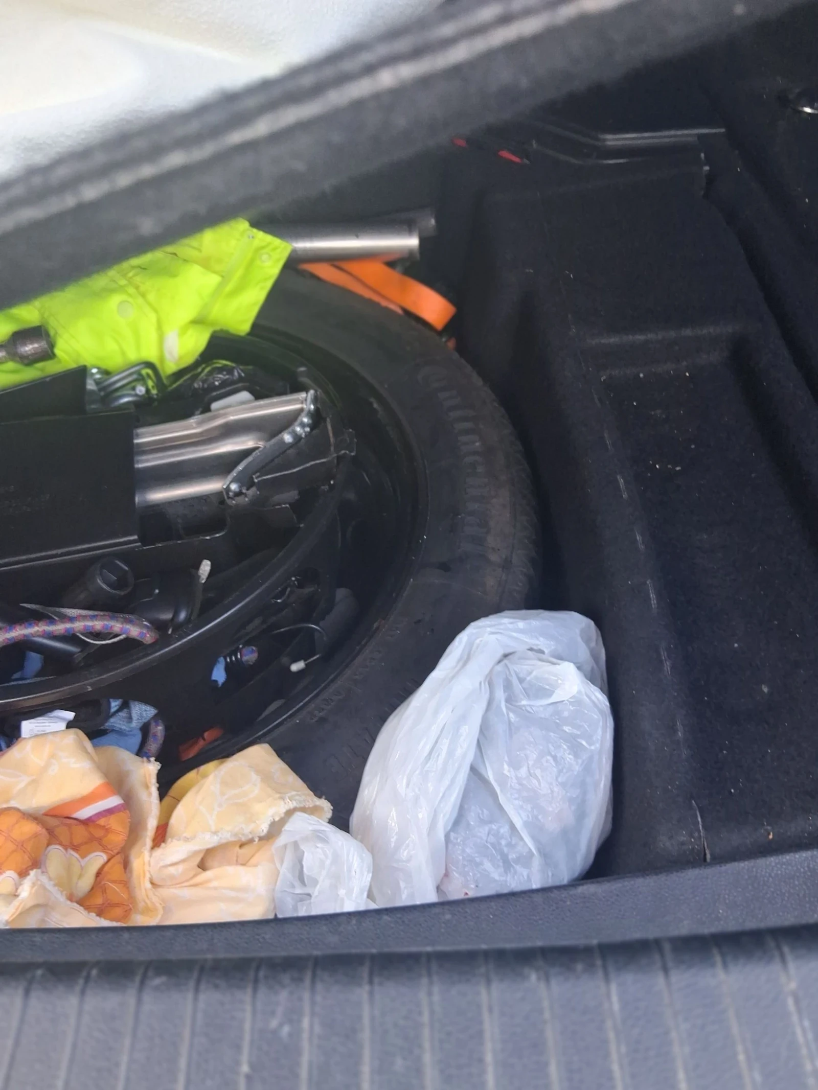 Mercedes-Benz E 200, снимка 11 - Автомобили и джипове - 53969730