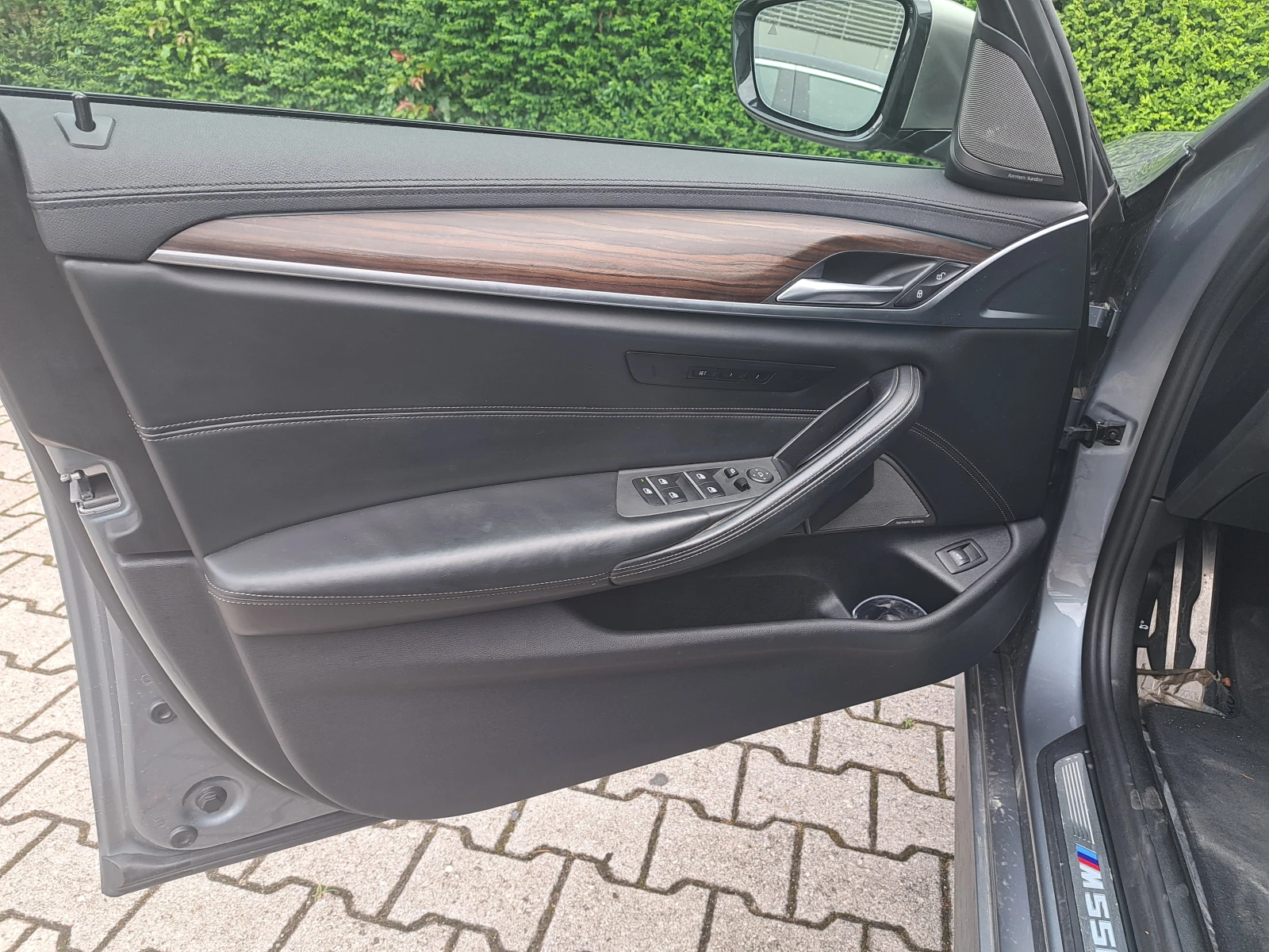 BMW 550 M550 XDrive, снимка 4 - Автомобили и джипове - 54013155