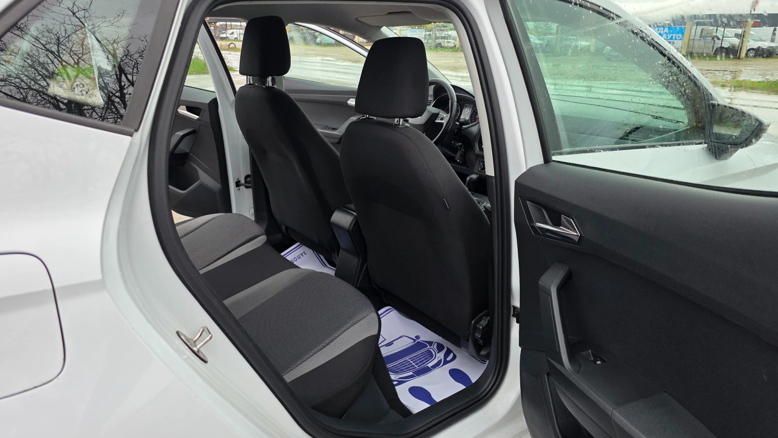 Seat Ibiza ЧИСТО НОВА, снимка 11 - Автомобили и джипове - 54599050