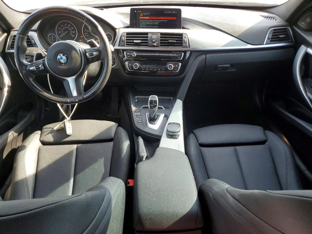 BMW 330 * M-SPORT* КОЖА* ПОДГРЕВ* ШИБИДАХ* LED* NAVI* , снимка 8 - Автомобили и джипове - 55245645