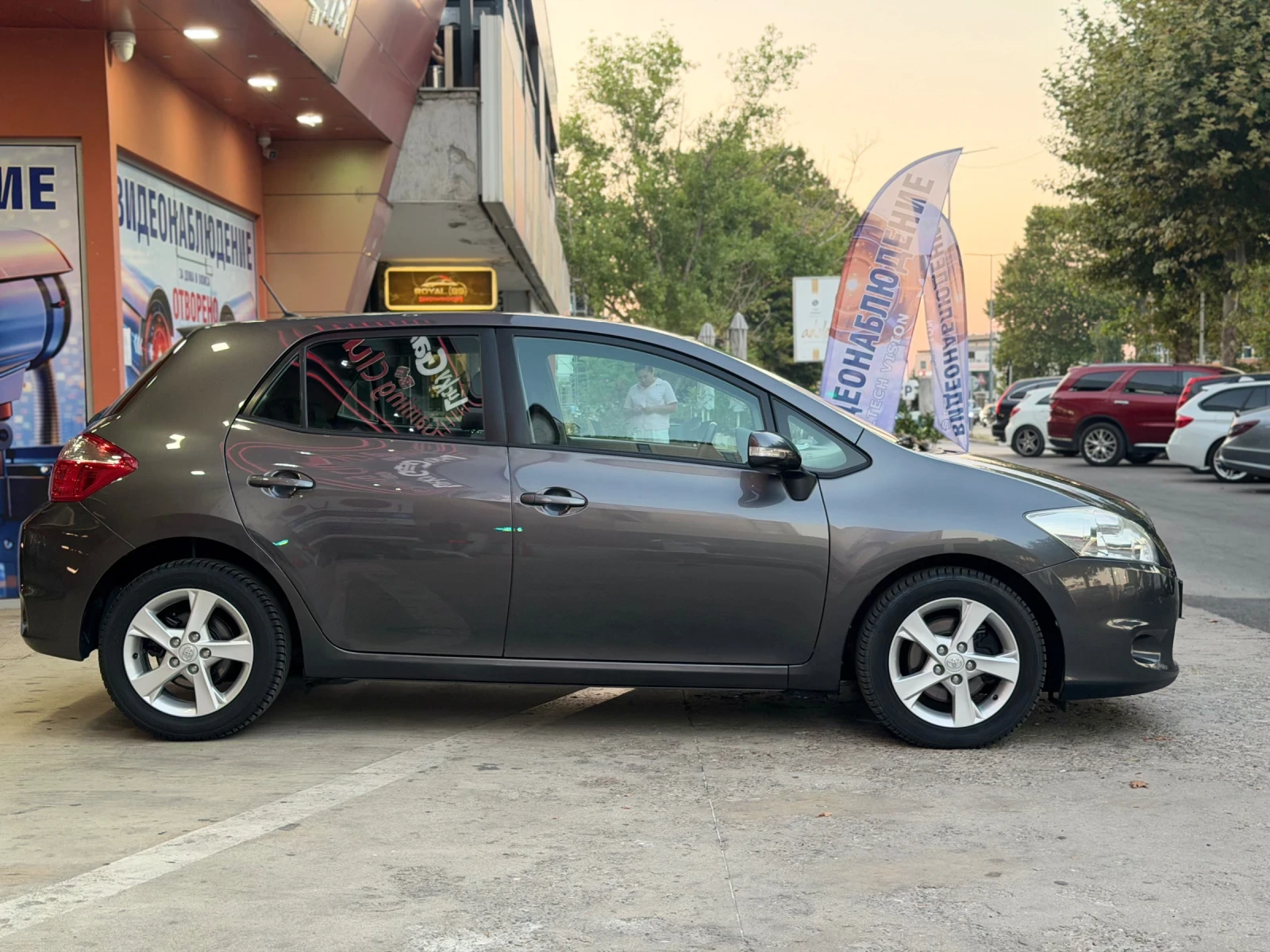Toyota Auris 2.0 D-4D/ FACELIFT/нави  126к.с., снимка 6 - Автомобили и джипове - 55874567