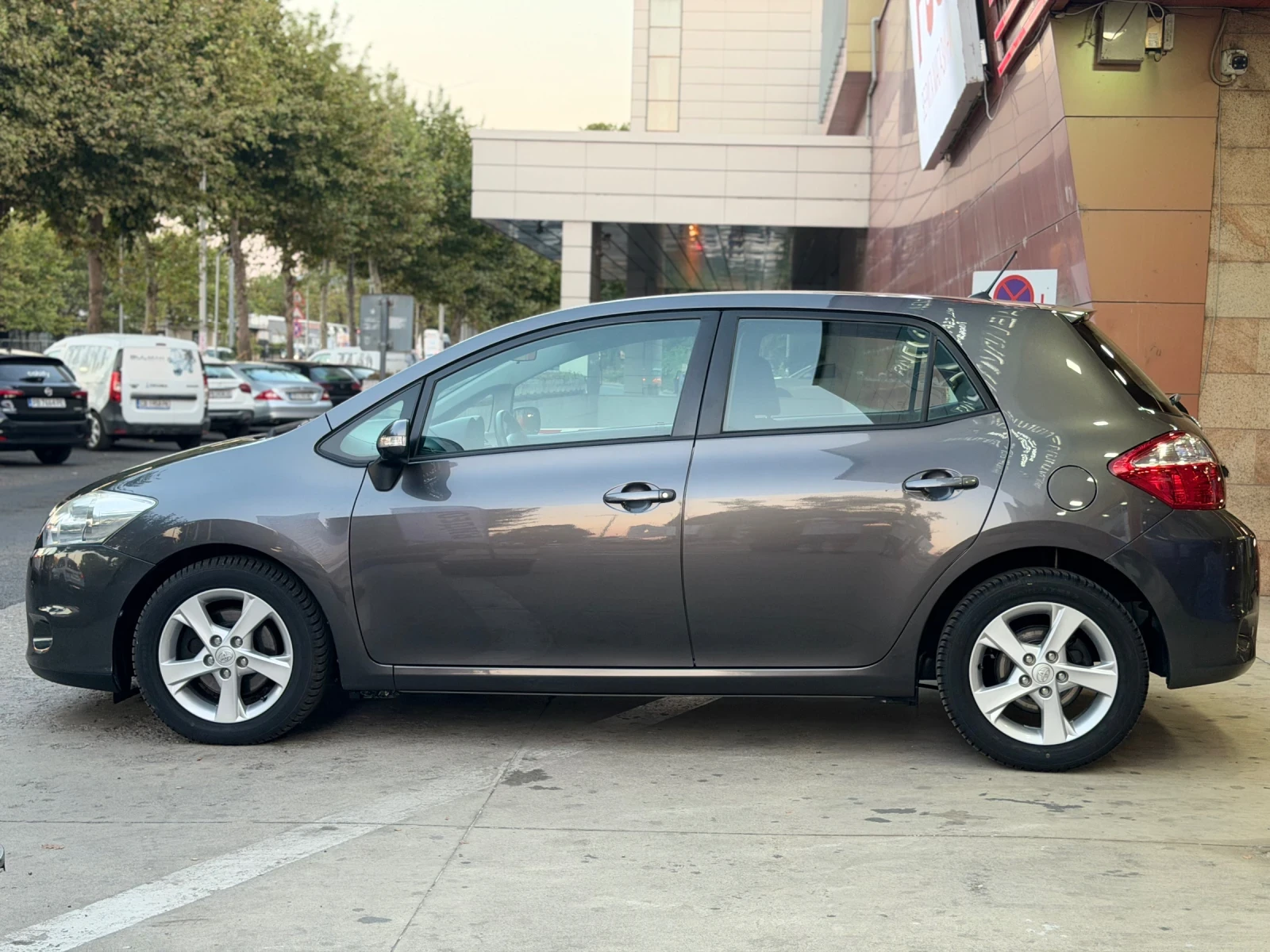 Toyota Auris 2.0 D-4D/ FACELIFT/нави  126к.с., снимка 4 - Автомобили и джипове - 55874567