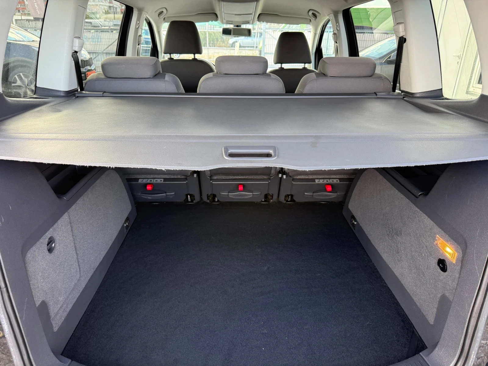VW Touran 2.0TDI.  Germany, снимка 12 - Автомобили и джипове - 55959223